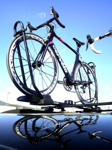 Inter Pack Lotos - Fahrradträger an den Rädern montiert